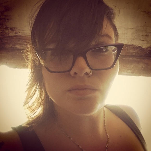 Profile Picture of Angela Curcio (@prettyinink84) on Poshmark