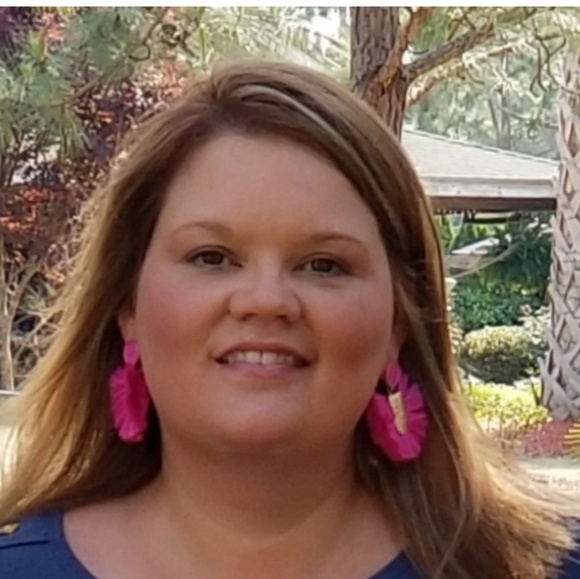 Profile Picture of Melissa Valenta (@melissavalenta) on Poshmark