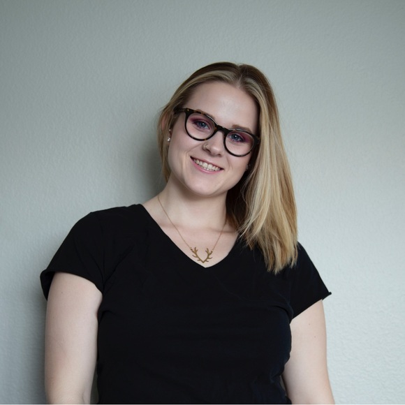 Profile Picture of Kelsey Ragain (@kelseyragain) on Poshmark