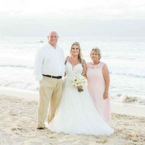 Profile Picture of Joni Gosser (@jonigosser) on Poshmark