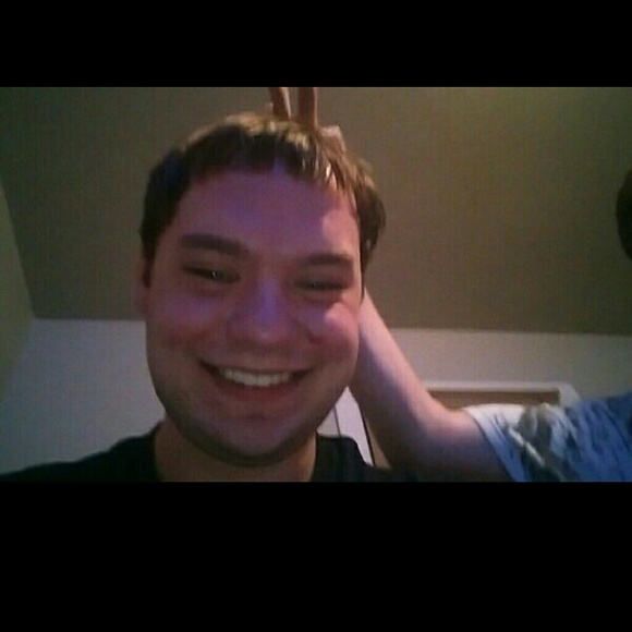 Profile Picture of Ryan Horton (@awesomender) on Poshmark
