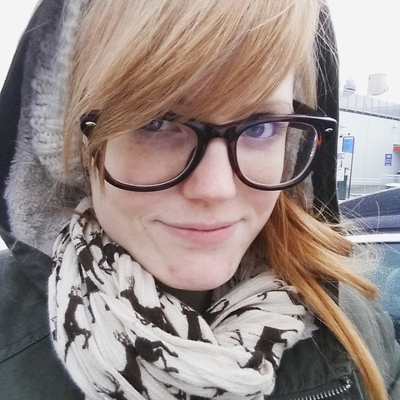 Profile Picture of Lillian Jeffery (@lilly_jy) on Poshmark