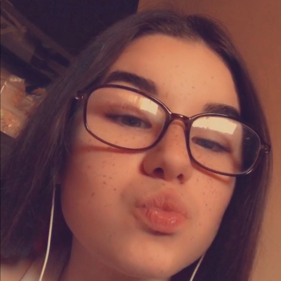 Profile Picture of Miranda Komarek (@miranda_komarek) on Poshmark