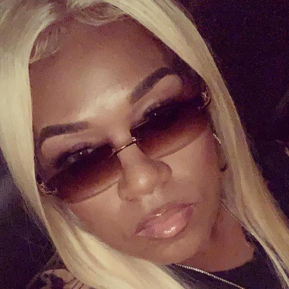 Profile Picture of Tia Hammock (@thammock82) on Poshmark