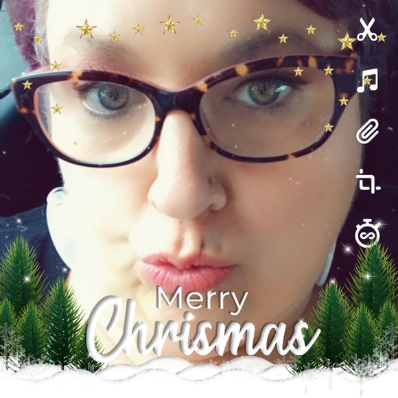 Profile Picture of April Edwards-skinner (@apriledwards880) on Poshmark