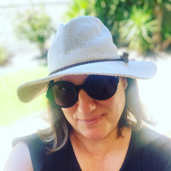 Profile Picture of Lisa Clemente (@lisaclemente123) on Poshmark