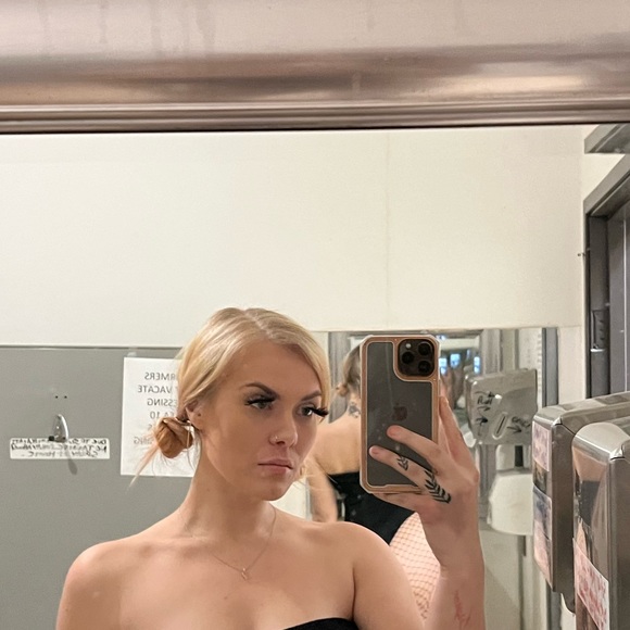 Profile Picture of Shea Pearson (@sheapearson) on Poshmark