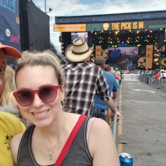 Profile Picture of Amy Eberle (@doublea320) on Poshmark