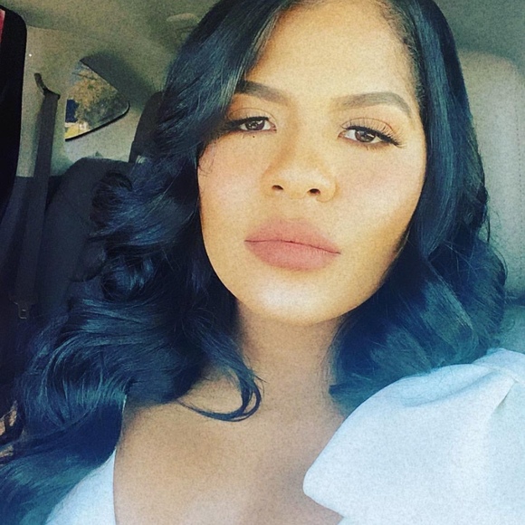 Profile Picture of Lily Felix (@lily_felix5) on Poshmark