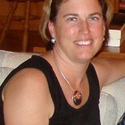 Profile Picture of Elizabeth Rutledgeon Twitter