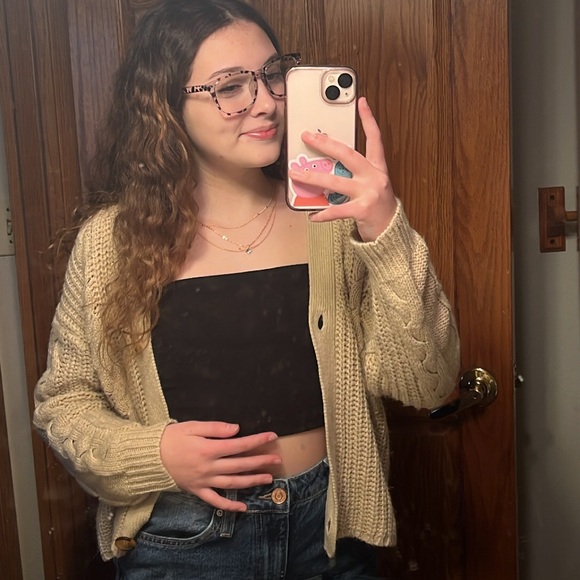 Profile Picture of Hailee Berliew (@hailee_ber) on Poshmark