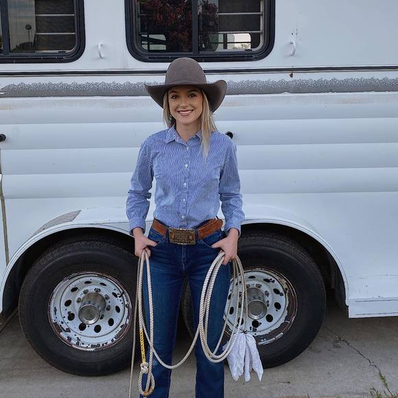 Profile Picture of Emma Keeland (@emma_keeland) on Poshmark