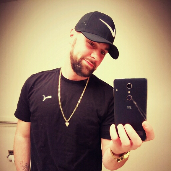 Profile Picture of Devan Peek (@peekaboo1234) on Poshmark