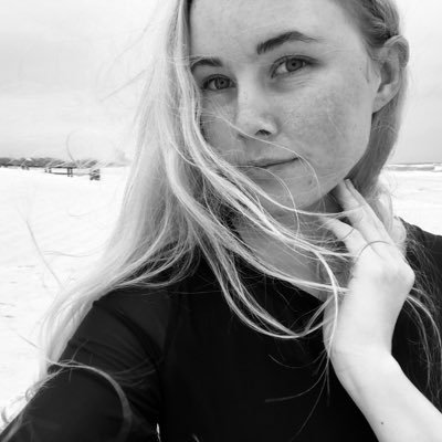 Profile Picture of Lara Dyer (@Laradyrr) on Twitter