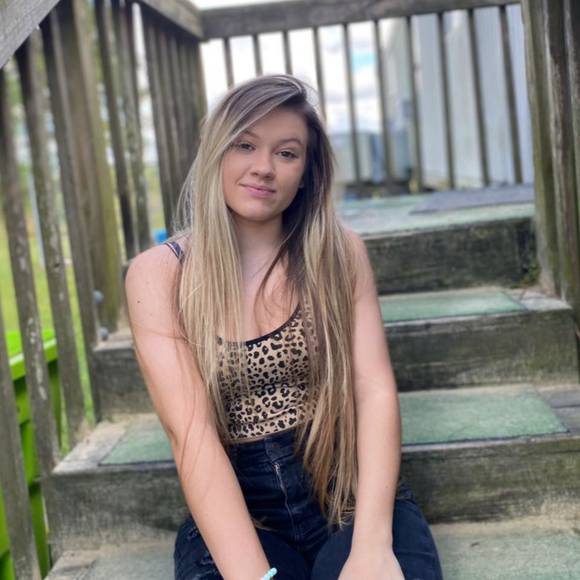 Profile Picture of Julia Gaskins (@julia_gaskins) on Poshmark