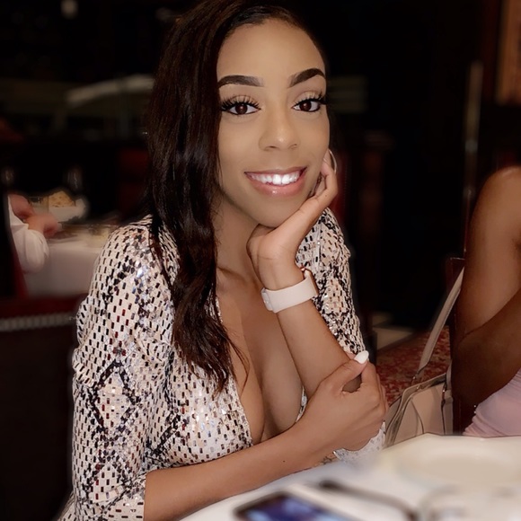 Profile Picture of Angel Stigers (@angelstigers) on Poshmark