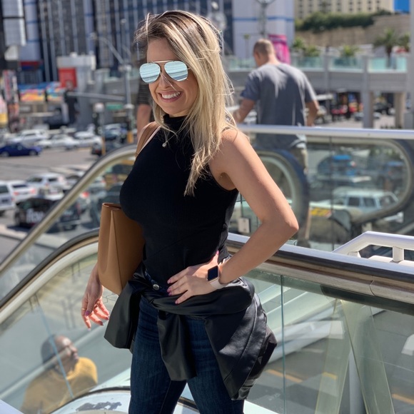 Profile Picture of Munique Siqueira (@muniquesiqueira) on Poshmark