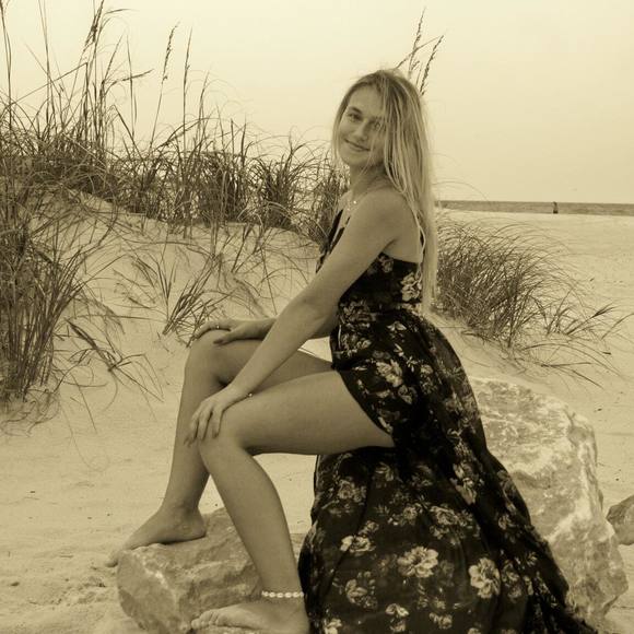 Profile Picture of Gracie Odem (@godem1403) on Poshmark