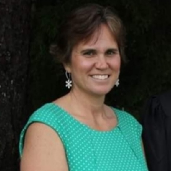 Profile Picture of Valerie Daus (@vdaus) on Poshmark