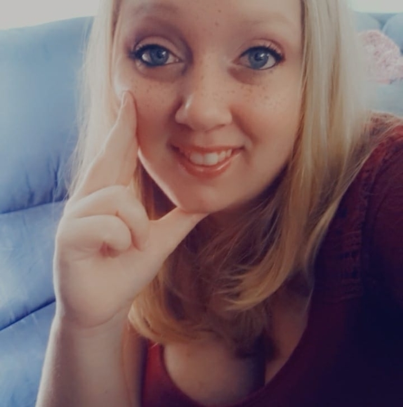 Profile Picture of Destiny Bartimus (@dess9725) on Poshmark