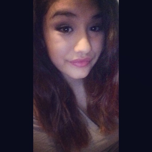 Profile Picture of Itzel Rodriguez (@itzelariana12) on Poshmark