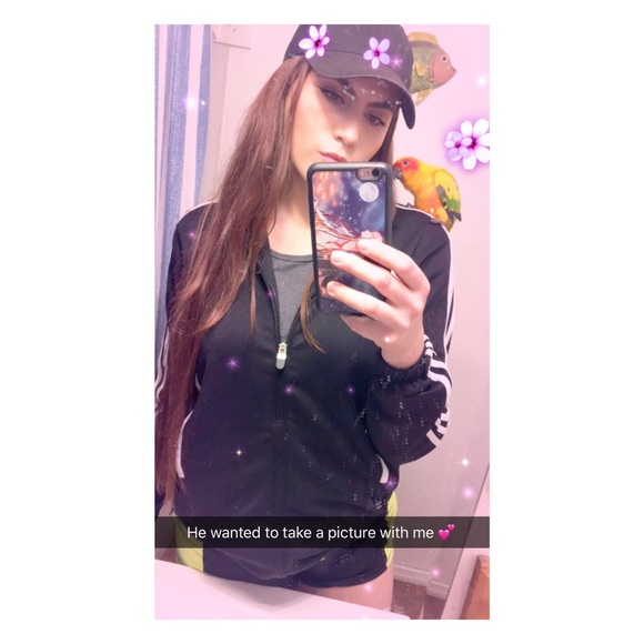 Profile Picture of Vivian Baumgartner (@beautiful_benzz) on Poshmark
