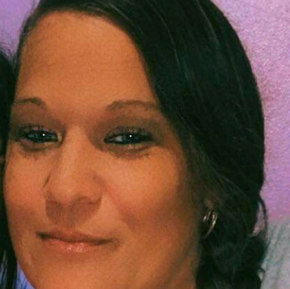 Profile Picture of Crystal Shuler (@lolabell1107) on Poshmark