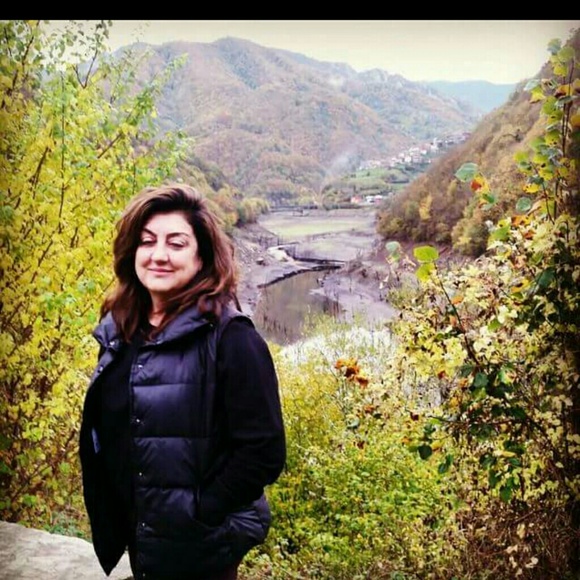 Profile Picture of Adriana Balaban (@adrianabalaban) on Poshmark