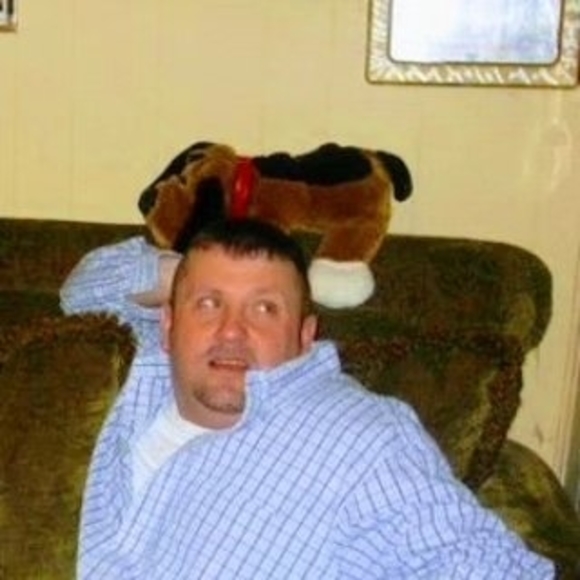 Profile Picture of Travis Thaxton (@travisthaxton9) on Poshmark