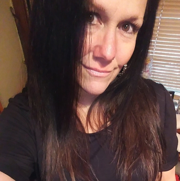 Profile Picture of Ranelle Rogers (@ranellerogers) on Poshmark