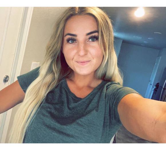 Profile Picture of Jayci Braudrick (@jaycibraudrick) on Poshmark