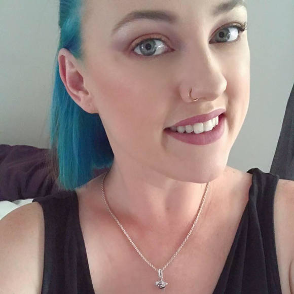 Profile Picture of Zoe Rowsell (@zoerowsell) on Poshmark