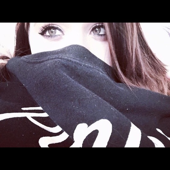 Profile Picture of Katie Hooberry (@katiexhooberry) on Poshmark