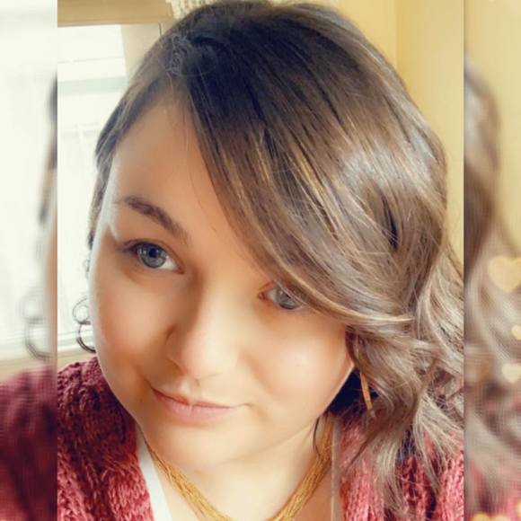 Profile Picture of Amanda Mustata (@amandamustata) on Poshmark