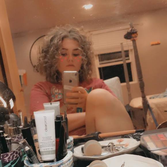 Profile Picture of Lily Cox (@coxlily1) on Poshmark