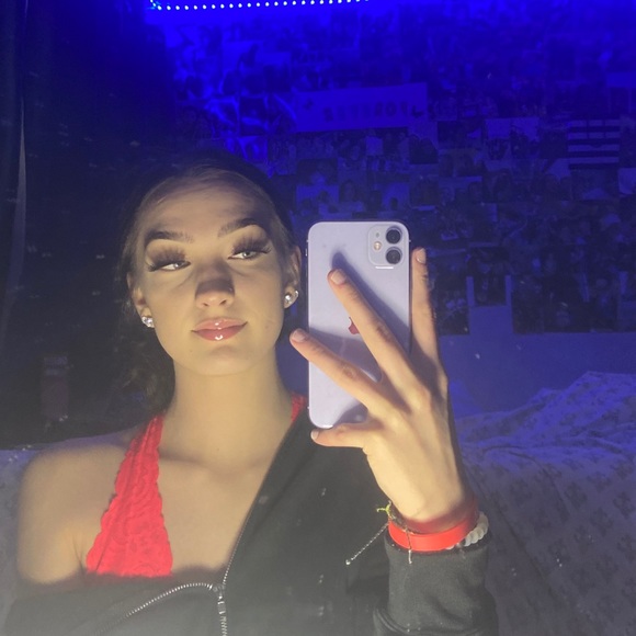 Kaydinse Peirsol - Poshmark Profile Picture of Kaydinse Peirsol (@kaydinsee) on Poshmark