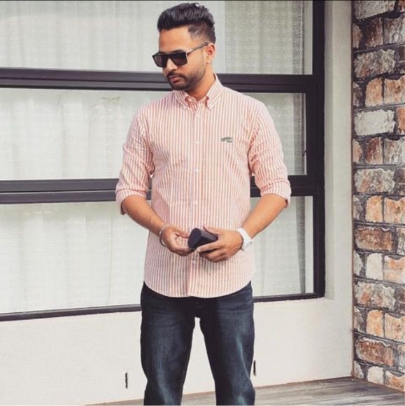 Profile Picture of Arwinder Gill (@awigill9) on Poshmark