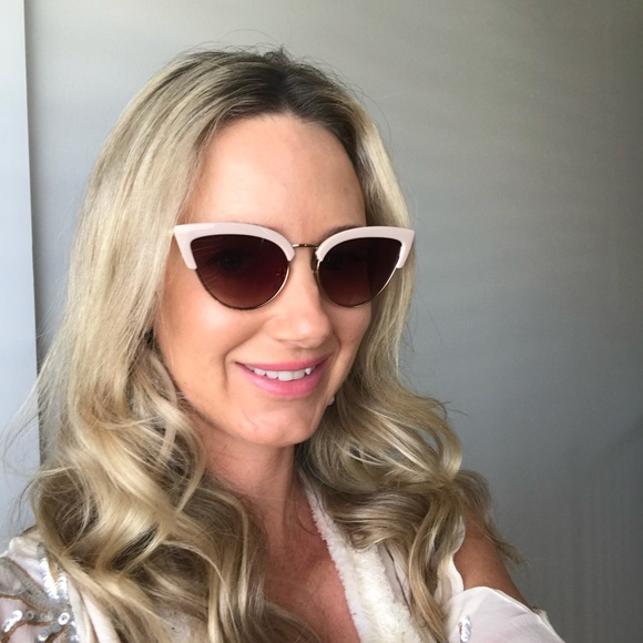 Profile Picture of Simone Taylor (@simonektaylor) on Poshmark