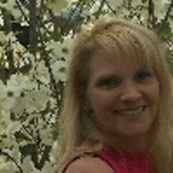 Profile Picture of Shannon Mccraw (@smccraw5) on Poshmark