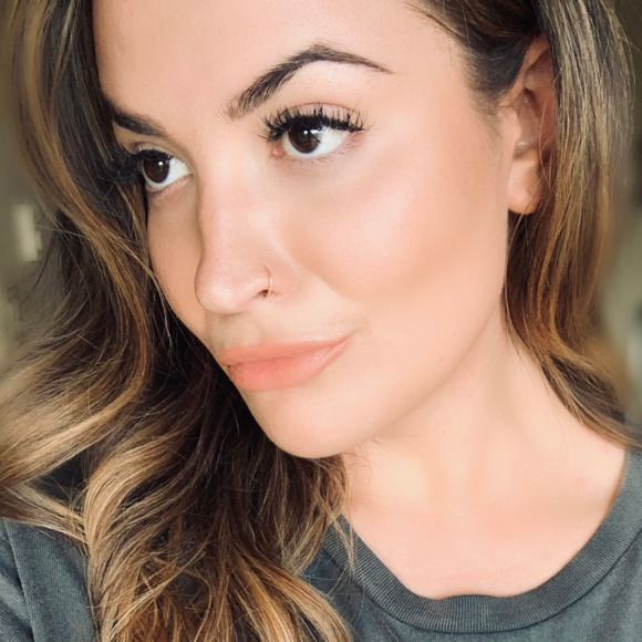 Laura Swales - Poshmark Profile Picture of Laura Swales (@lswales87) on Poshmark