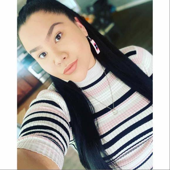 Profile Picture of Tobilee Roundpoint (@tobileemarie) on Poshmark