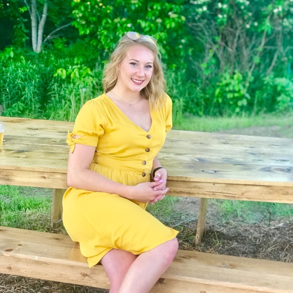 Profile Picture of Hallie Schumacher (@halschu) on Poshmark