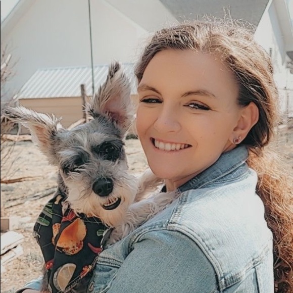 Profile Picture of Kylea Hintz (@kyleahintz) on Poshmark