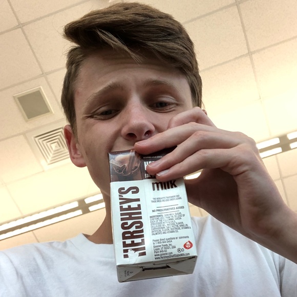 Profile Picture of Tyler Mathews (@qyoek) on Poshmark