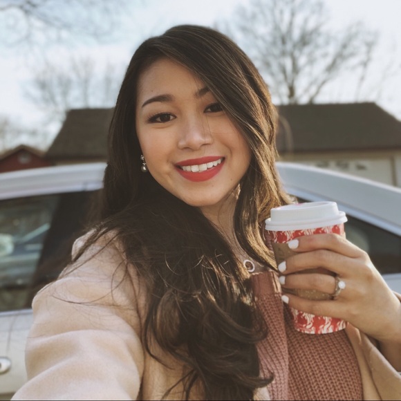 Profile Picture of Miles Evan (@milesianne) on Poshmark