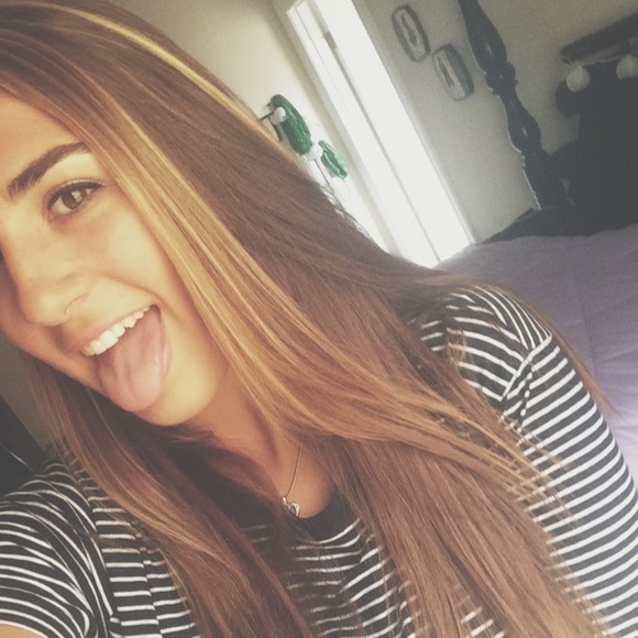 Brianna Mlodzinski - Poshmark Profile Picture of Brianna Mlodzinski (@briannasage) on Poshmark