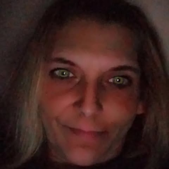 Profile Picture of Roseann Roach-weitoish (@rozieroach) on Poshmark