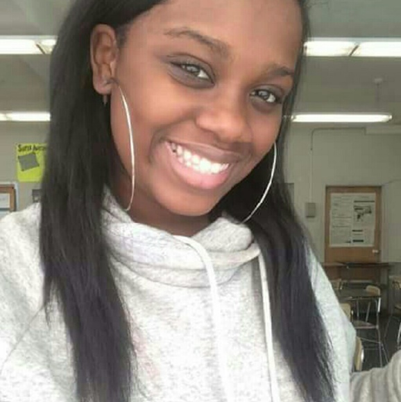 Profile Picture of Jessica Branch (@jessicaaah) on Poshmark