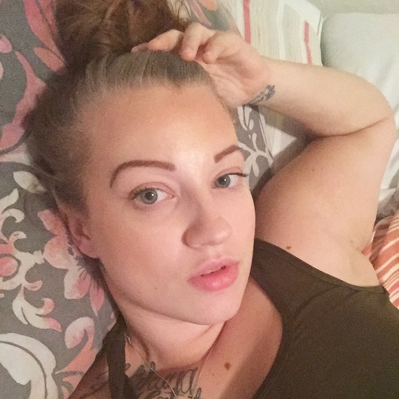 Profile Picture of Chloe Walacavicz (@chloedawn0808) on Poshmark