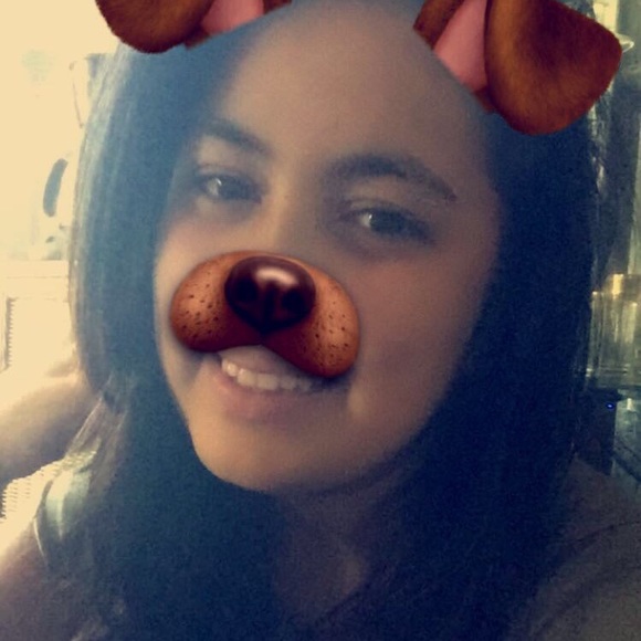 Profile Picture of Ashley Resto (@ashleex5) on Poshmark